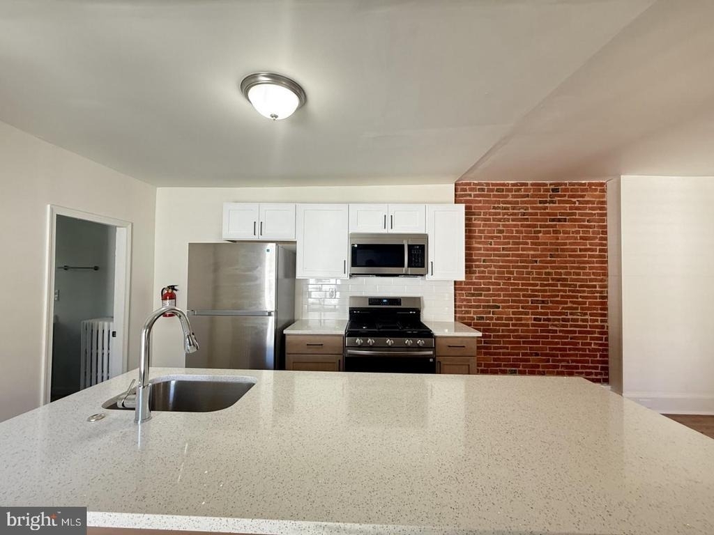 116 E Broad Street - Photo 3