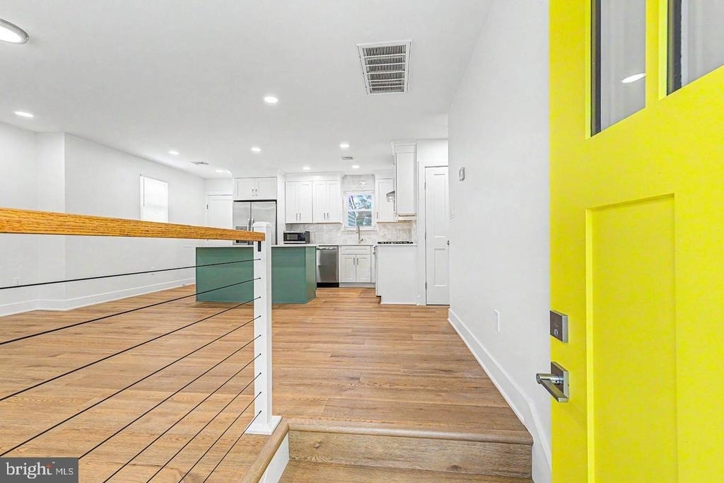 1030 Neumark Avenue - Photo 5
