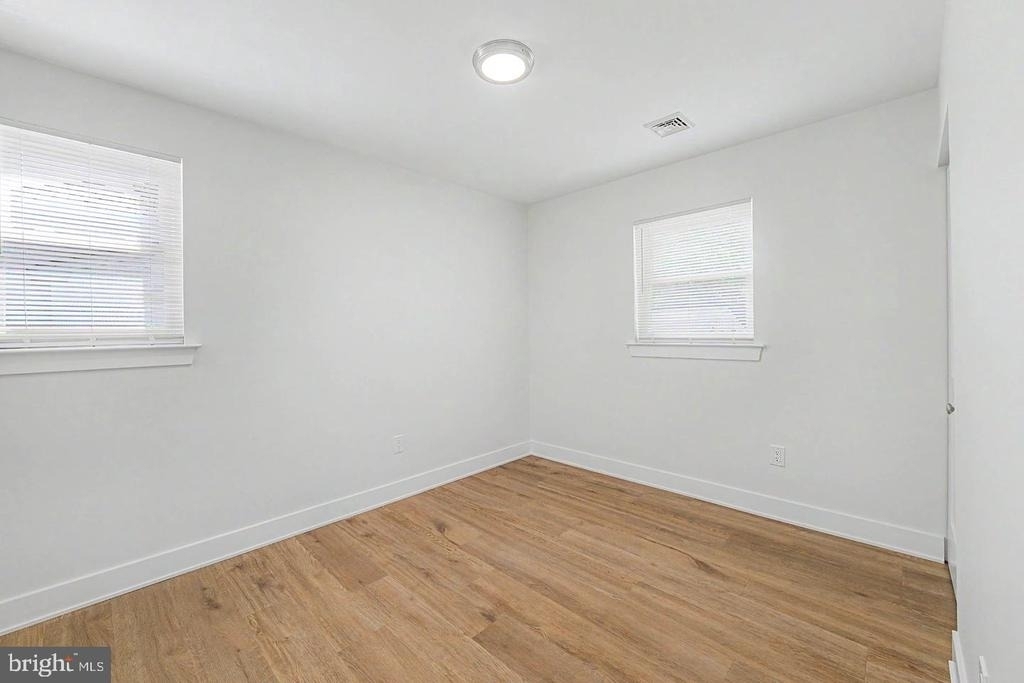 1030 Neumark Avenue - Photo 16