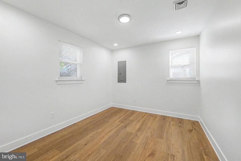 1030 Neumark Avenue - Photo 15