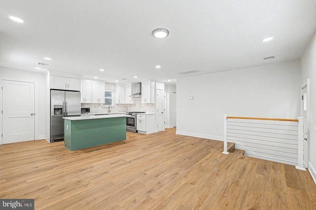 1030 Neumark Avenue - Photo 4
