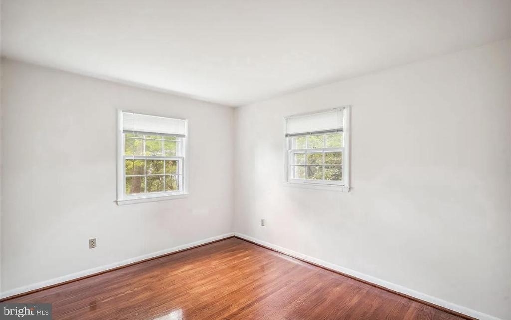2406 Mistletoe - Photo 5