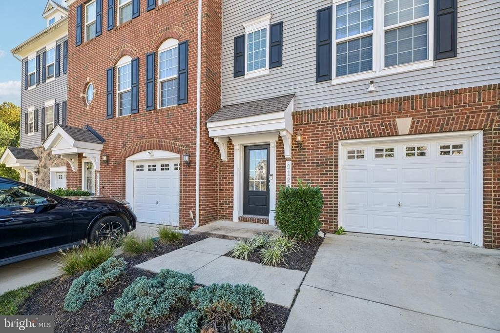9123 Fox Stream Way - Photo 1
