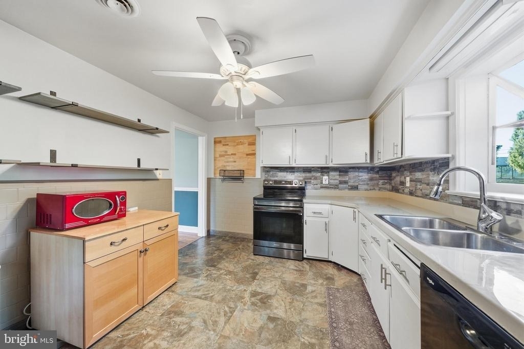 26015 Woodfield Road - Photo 13