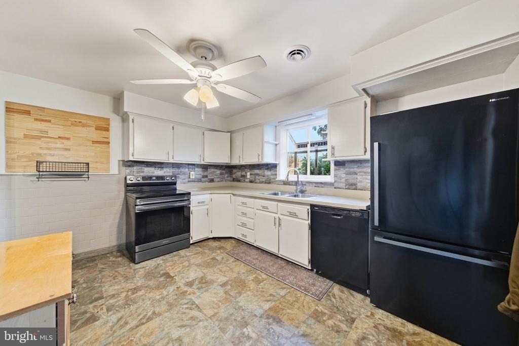 26015 Woodfield Road - Photo 14