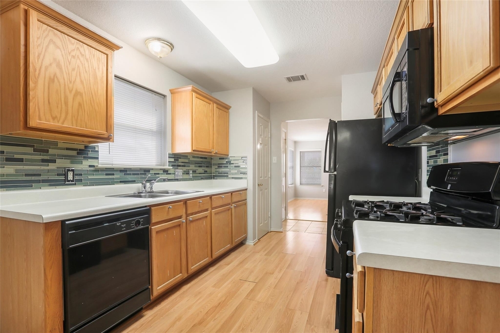 15204 Drusillas Dr - Photo 3