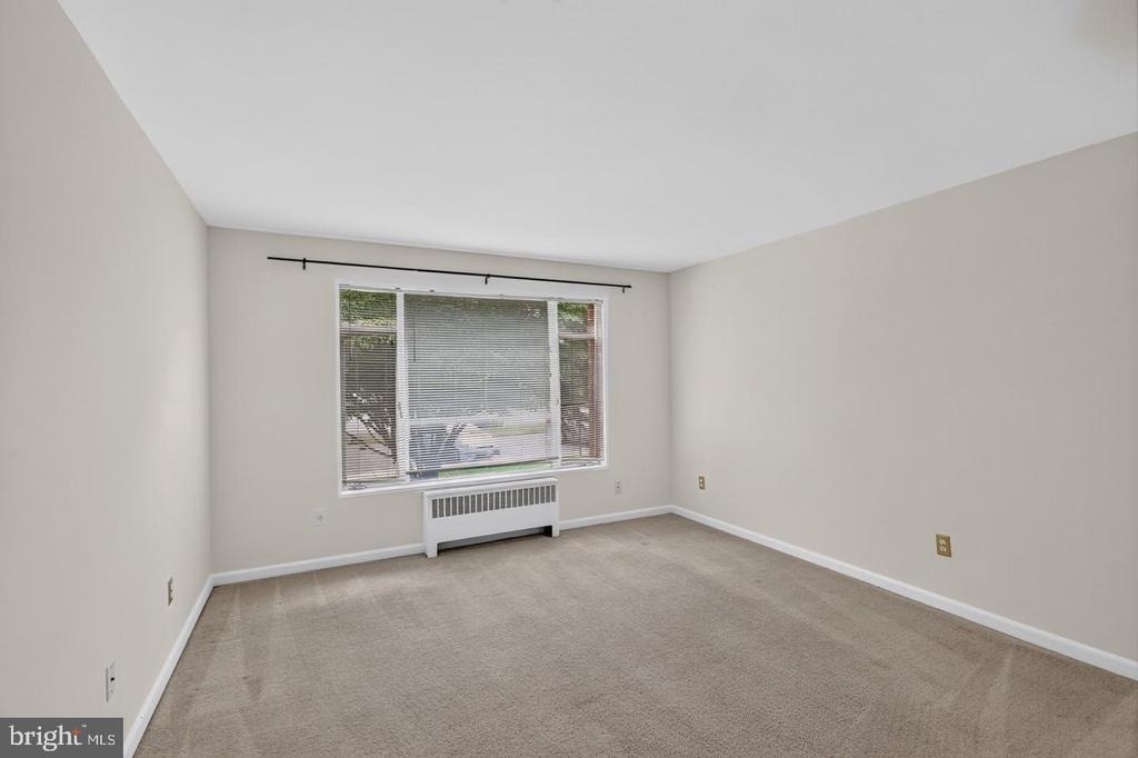 10406 Montrose Avenue - Photo 5