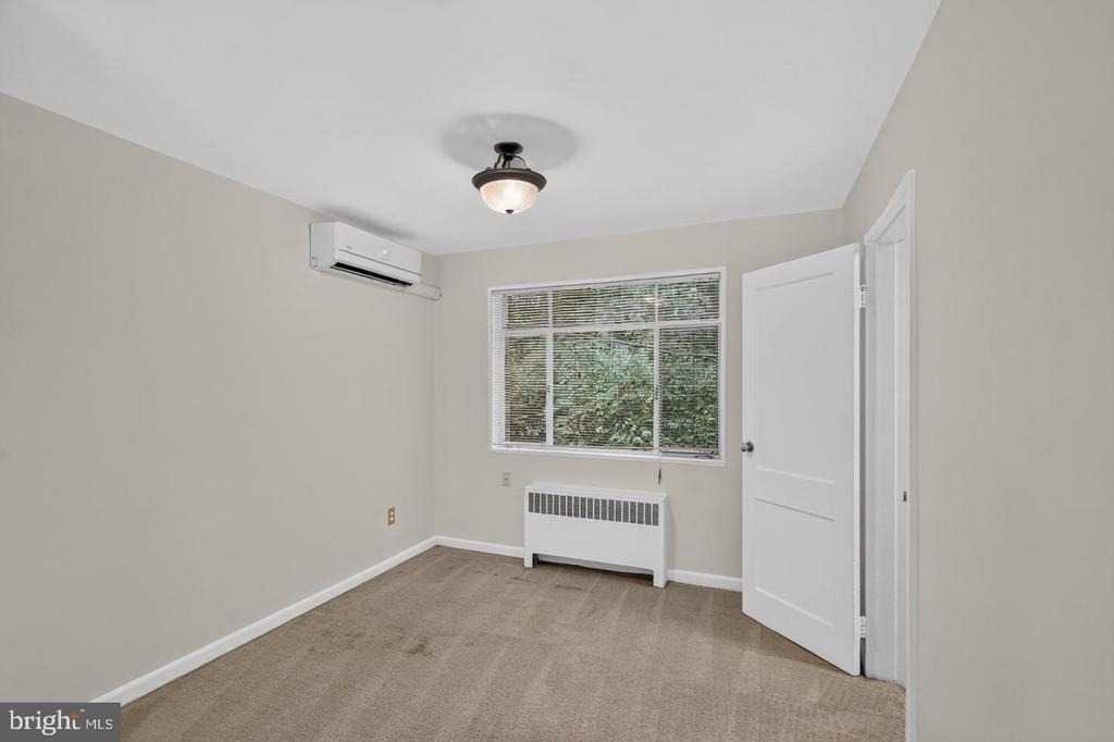 10406 Montrose Avenue - Photo 9