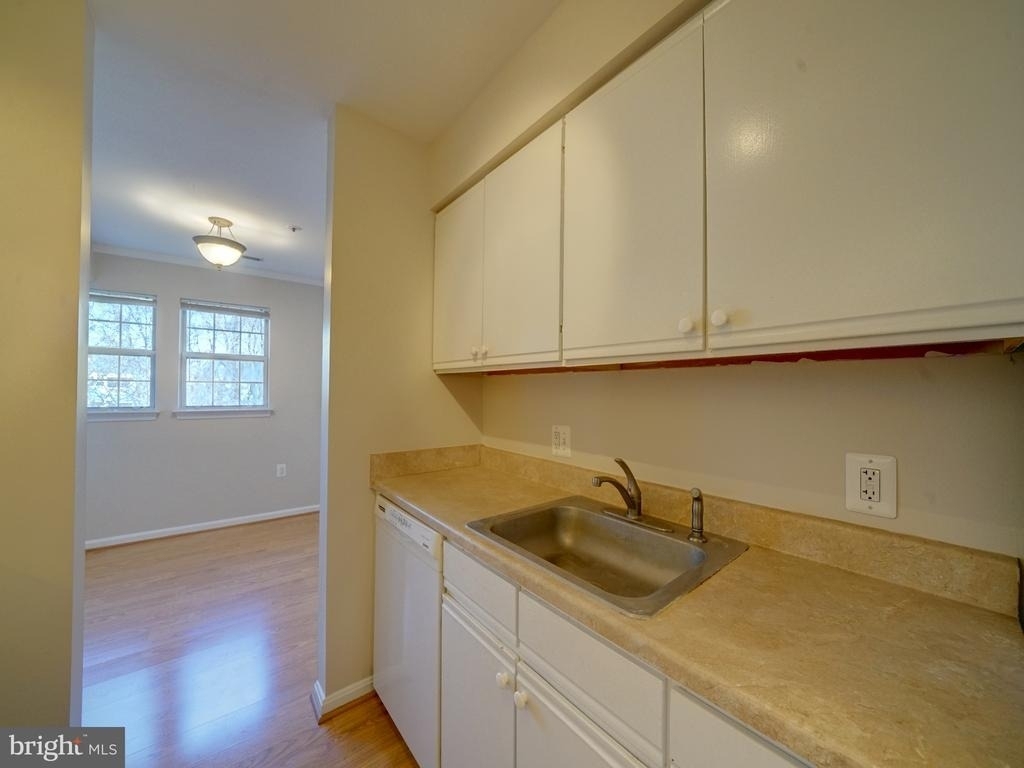 8513 Falls Run Road - Photo 16