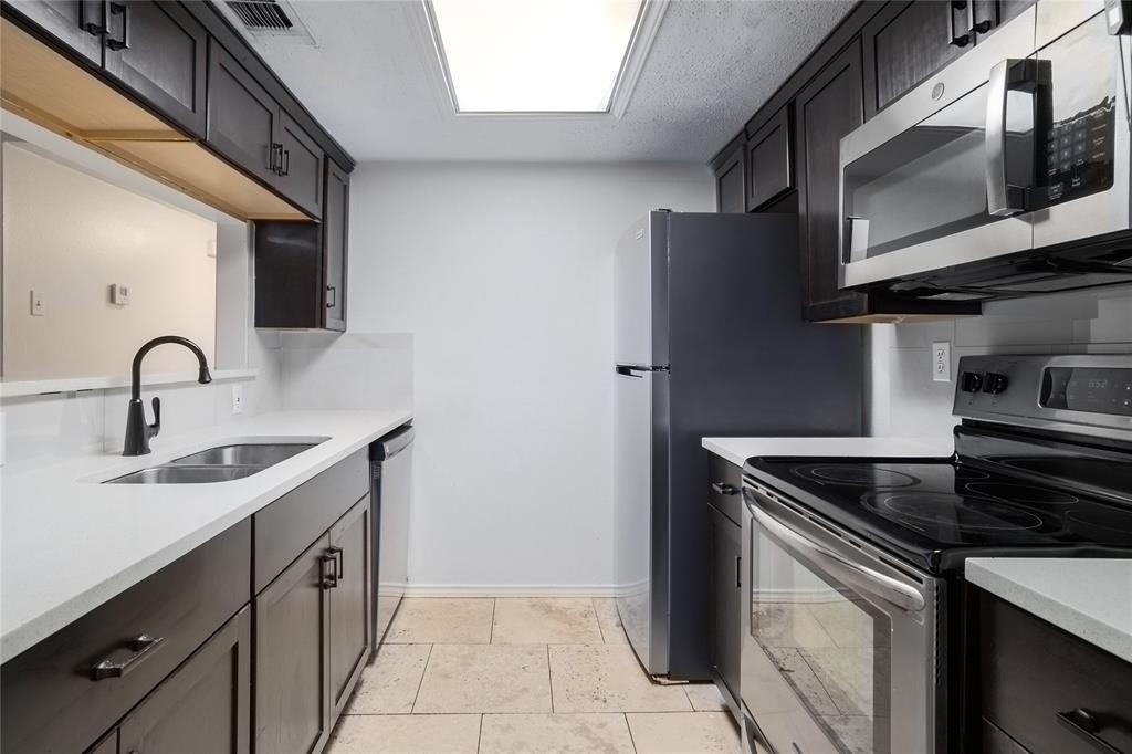 2401 Leon St - Photo 2