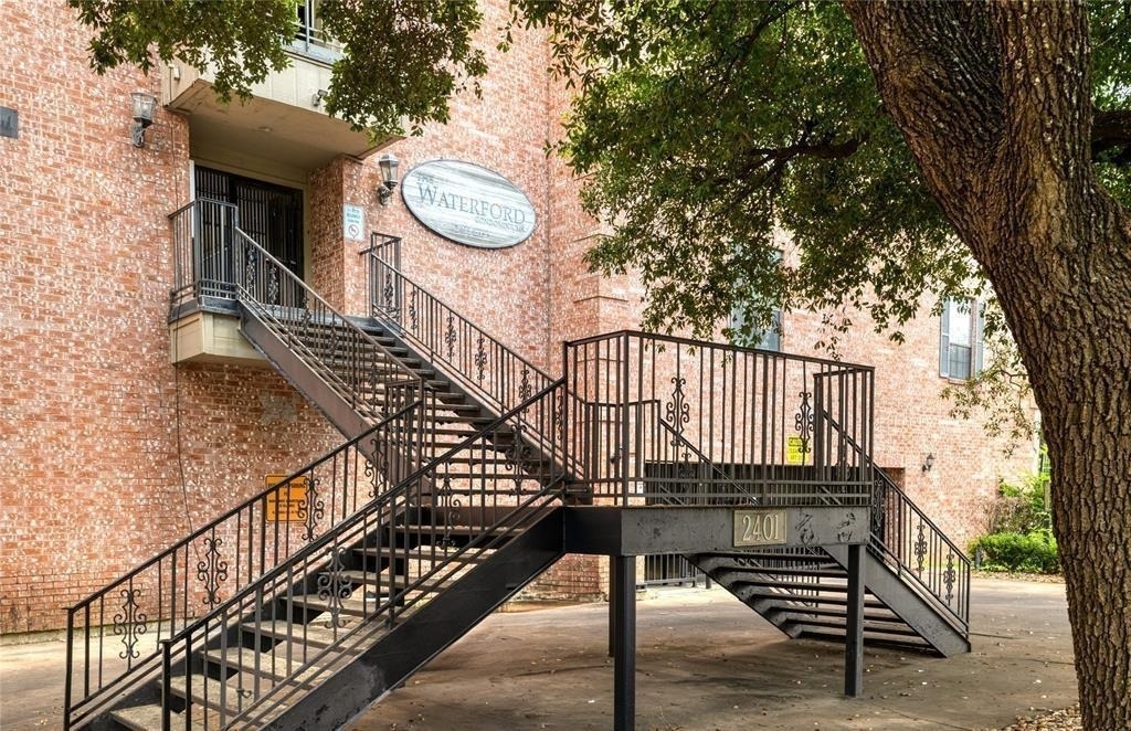 2401 Leon St - Photo 6