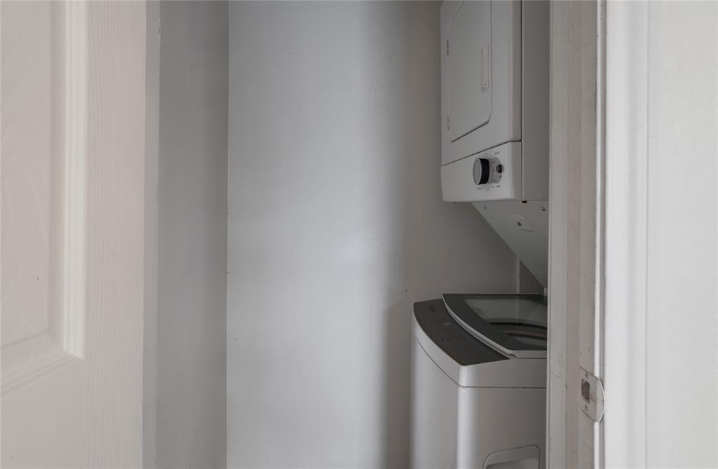 2401 Leon St - Photo 5