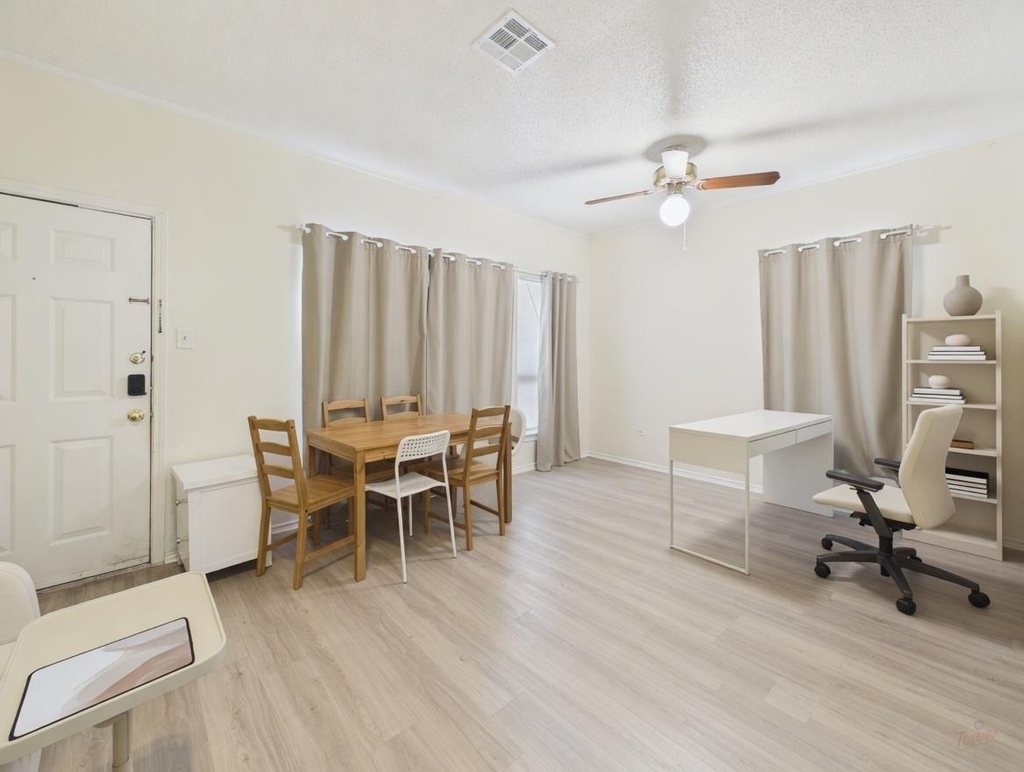 2804 Rio Grande St - Photo 2