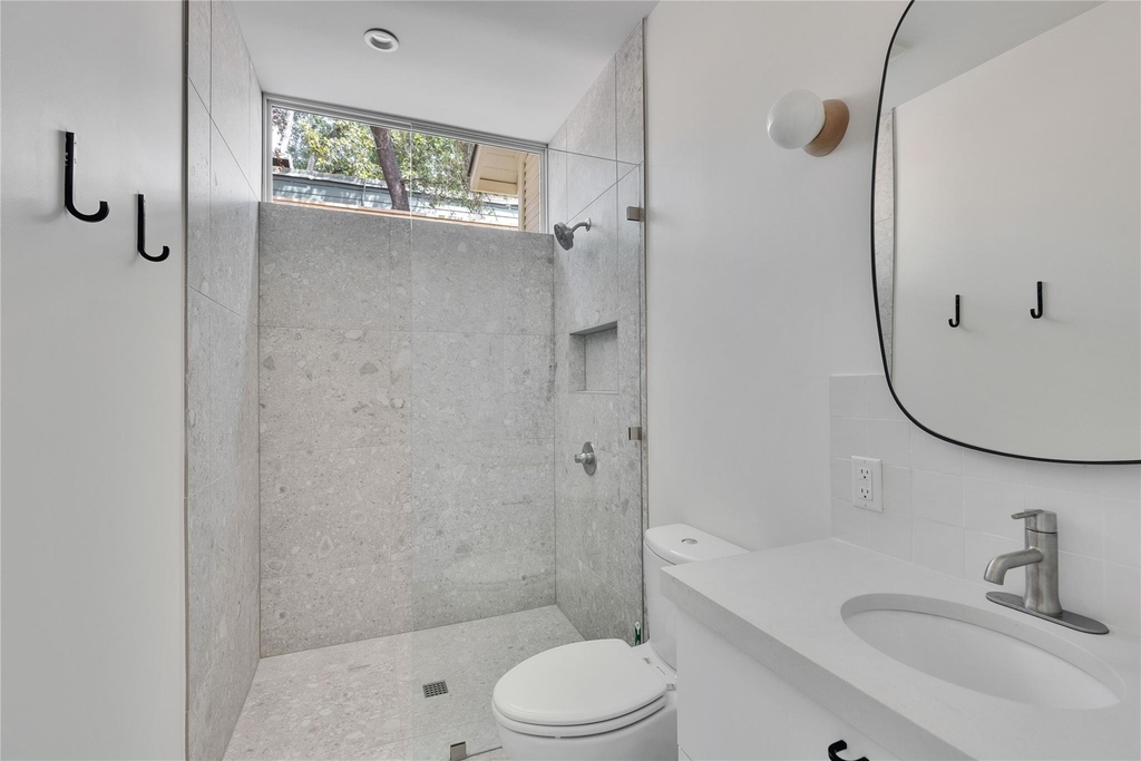1118 W 7th St - Photo 11