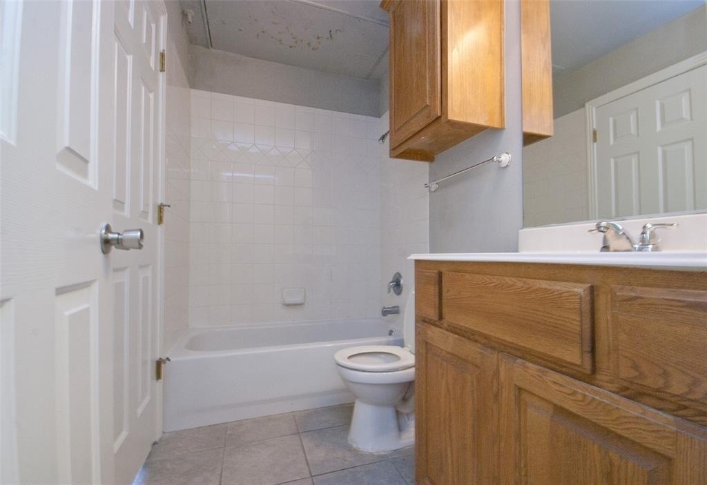 2410 Leon St - Photo 11