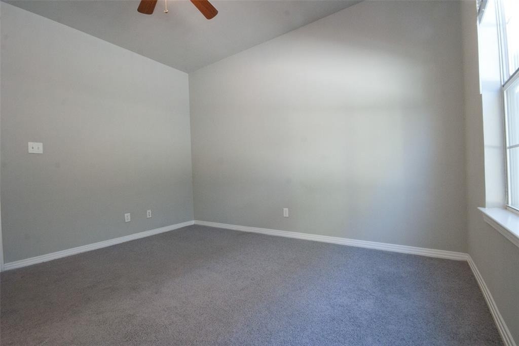 2410 Leon St - Photo 4