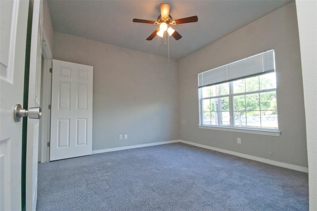 2410 Leon St - Photo 7