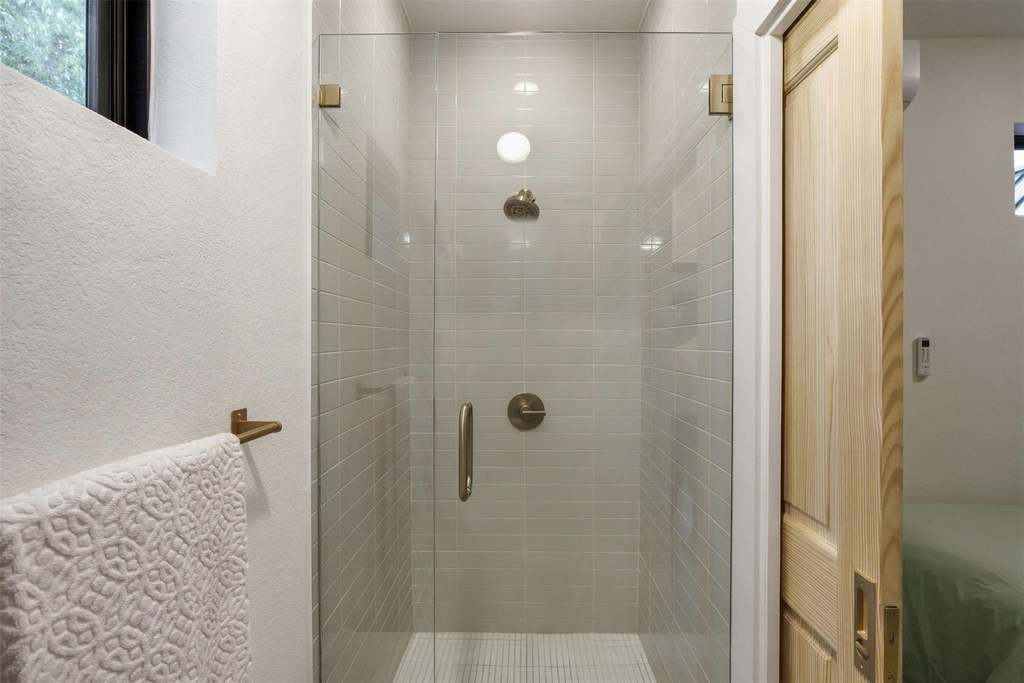 605 E 55th St - Photo 14