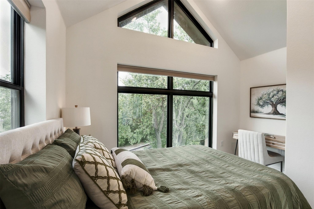605 E 55th St - Photo 11