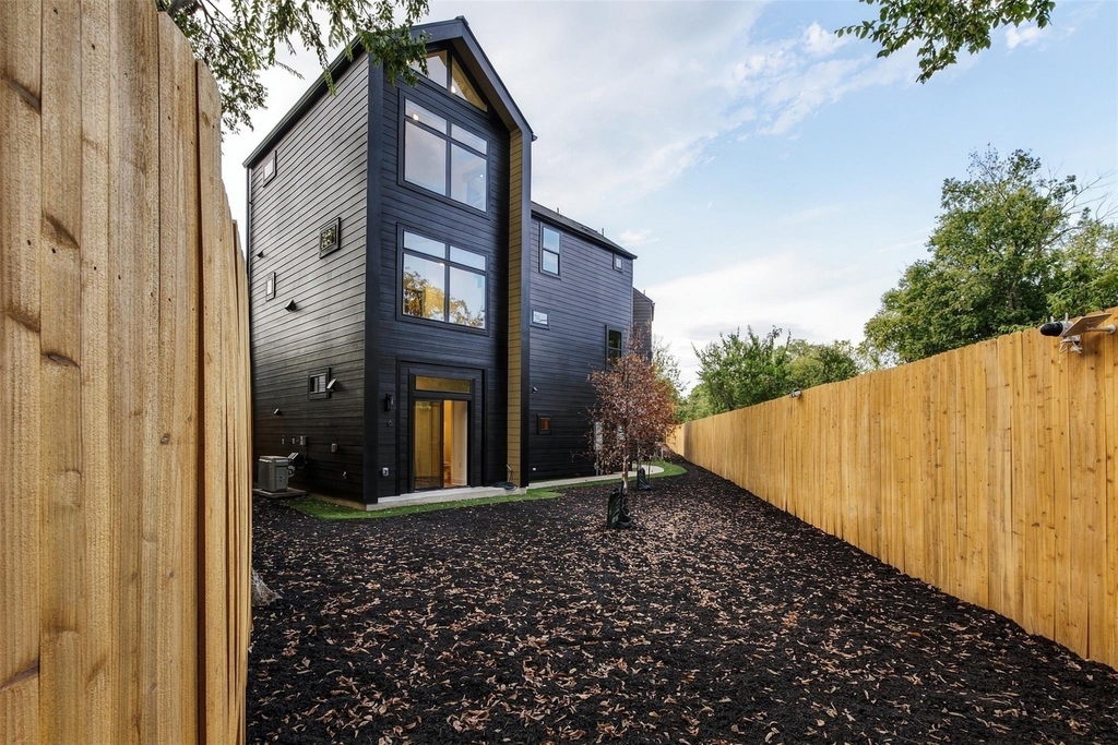 605 E 55th St - Photo 15