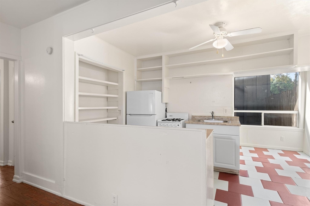3404 1/2 Grooms St - Photo 5