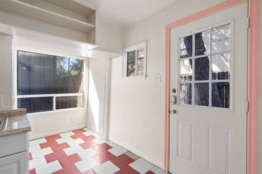 3404 1/2 Grooms St - Photo 6