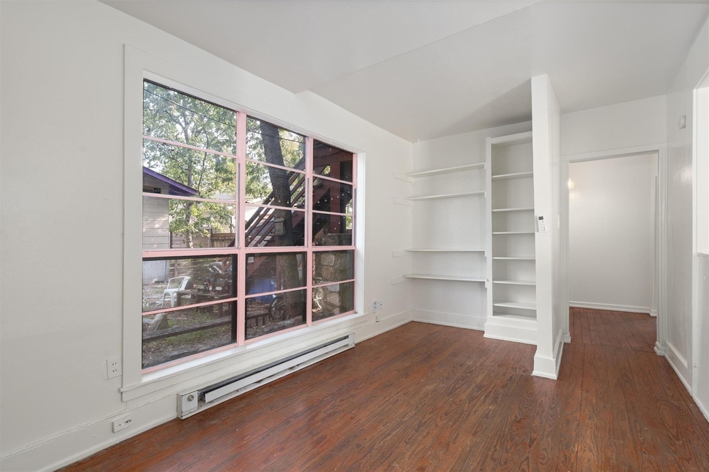 3404 1/2 Grooms St - Photo 2