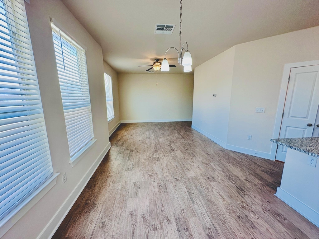 2216 Creekside Ln - Photo 9