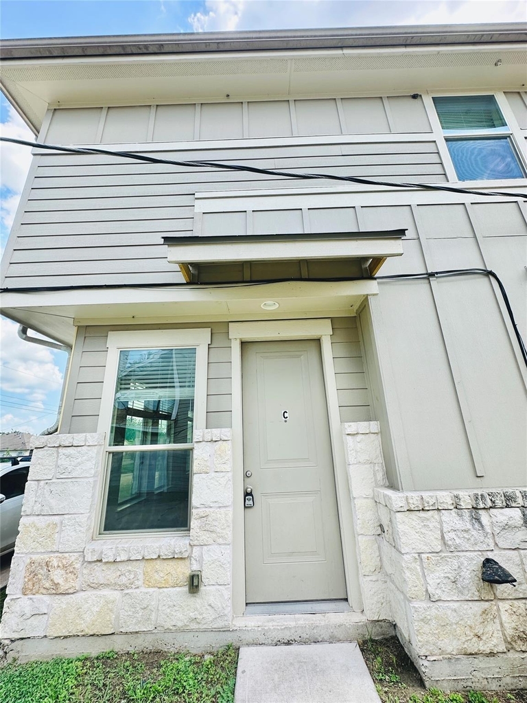 2216 Creekside Ln - Photo 2