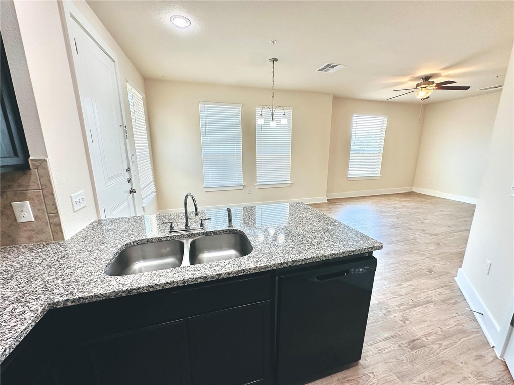 2216 Creekside Ln - Photo 5