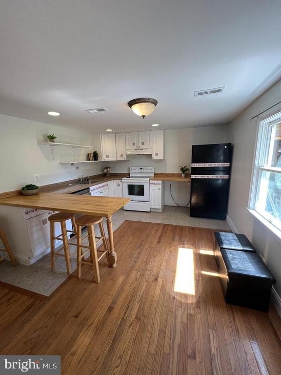 626 Clark Ave - Photo 2