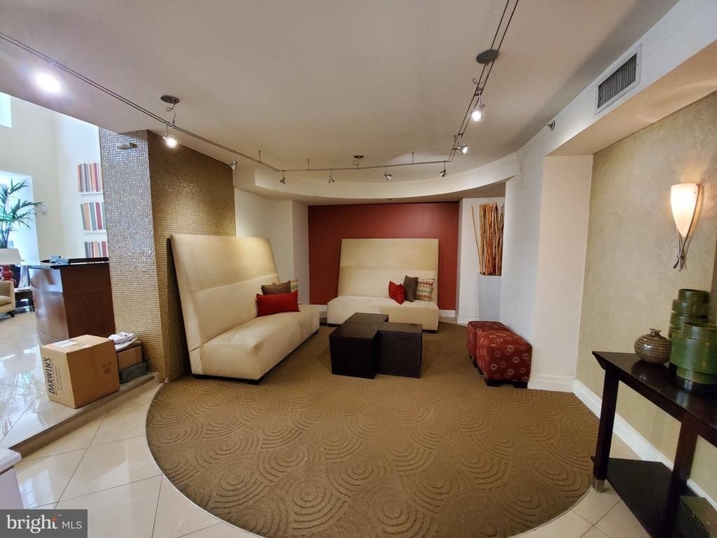 915 E St Street Nw - Photo 1