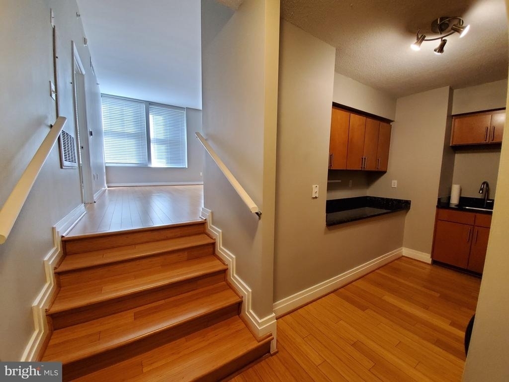 915 E St Street Nw - Photo 3