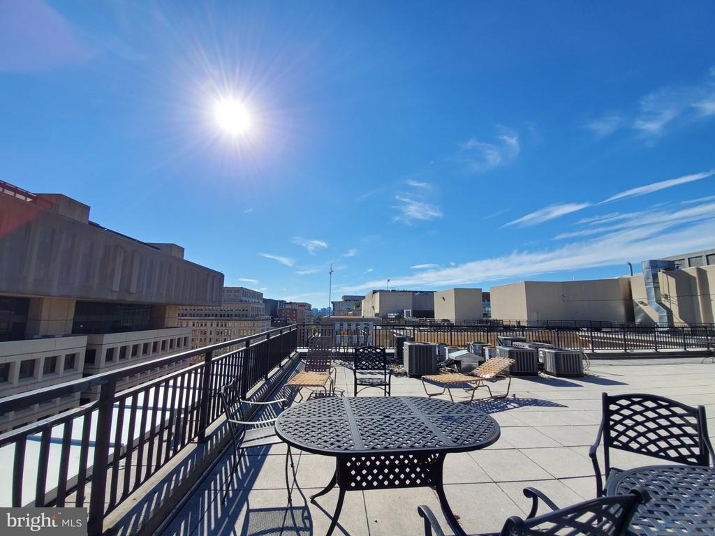 915 E St Street Nw - Photo 8