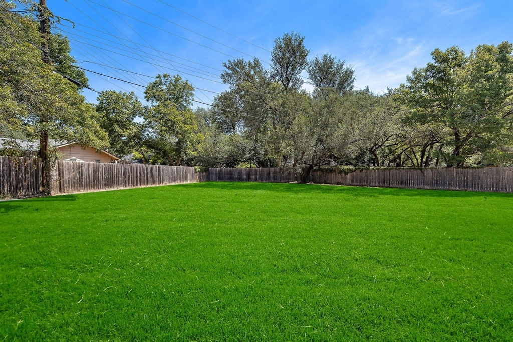 4014 Greystone Dr - Photo 5