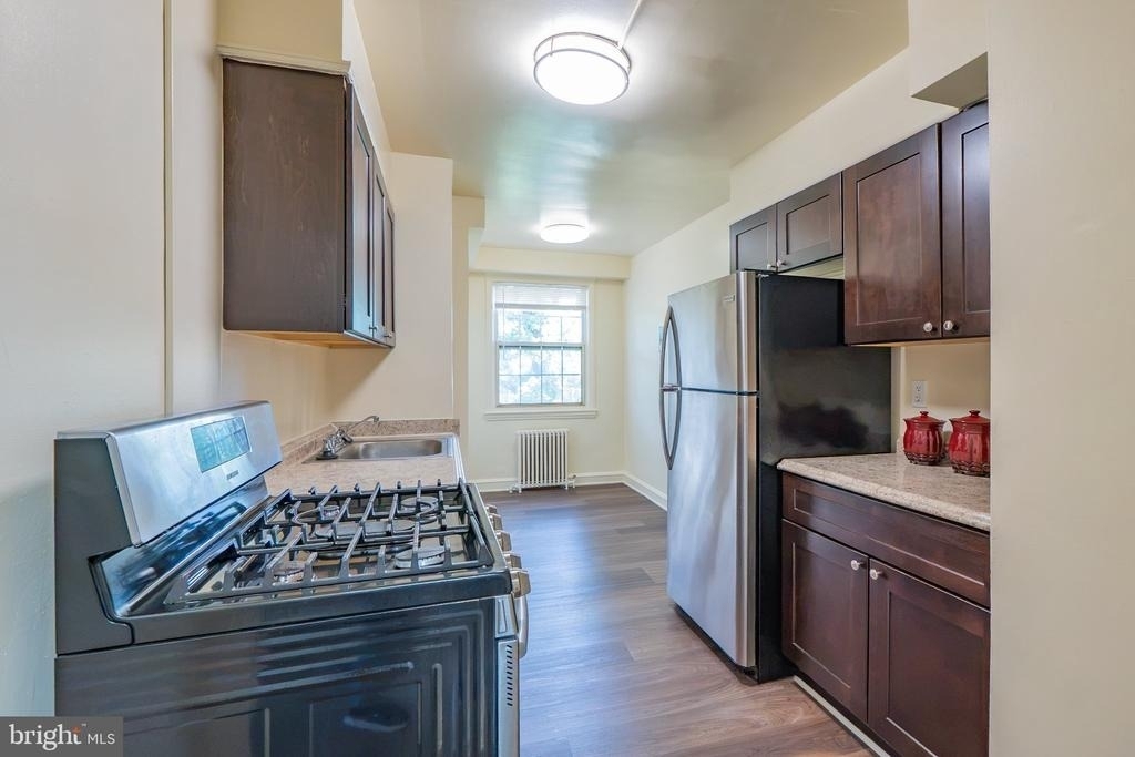 205 Elmira Street Sw - Photo 2