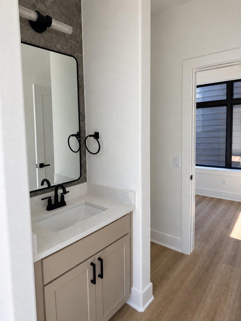 605 E 55th St - Photo 4
