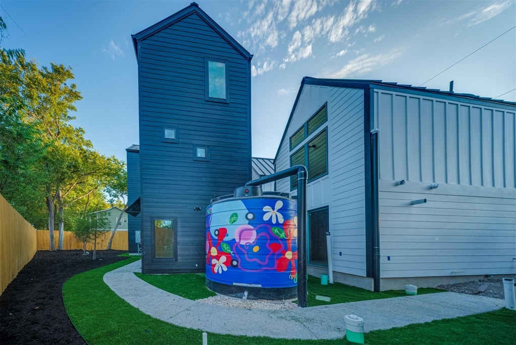 605 E 55th St - Photo 17