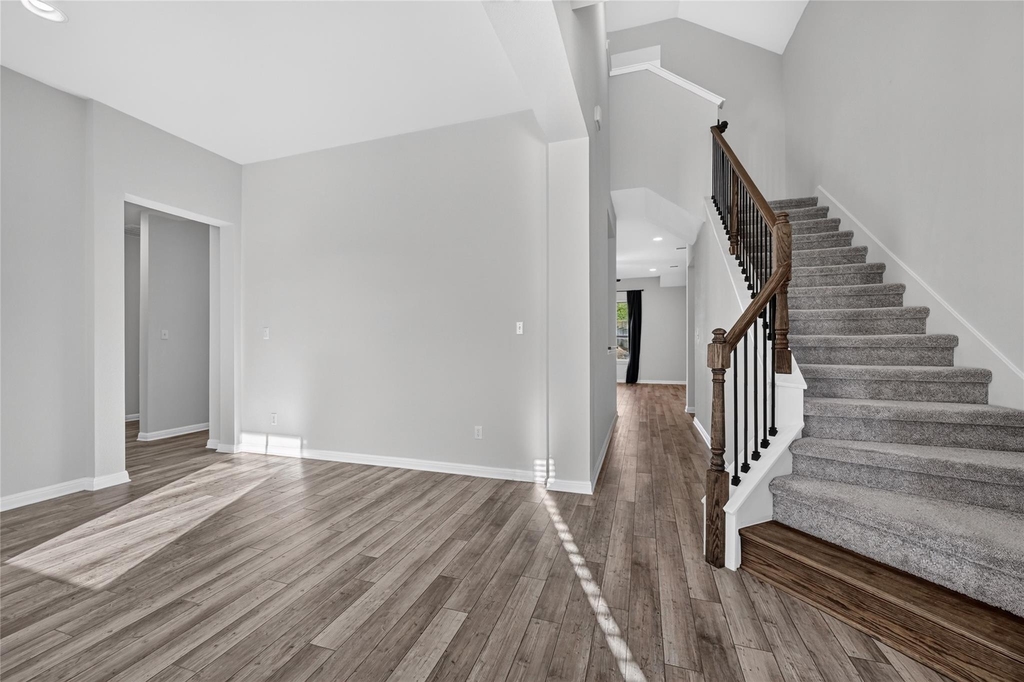 816 Mediterranean Dr - Photo 3