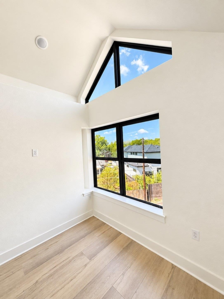 605 E 55th St - Photo 5