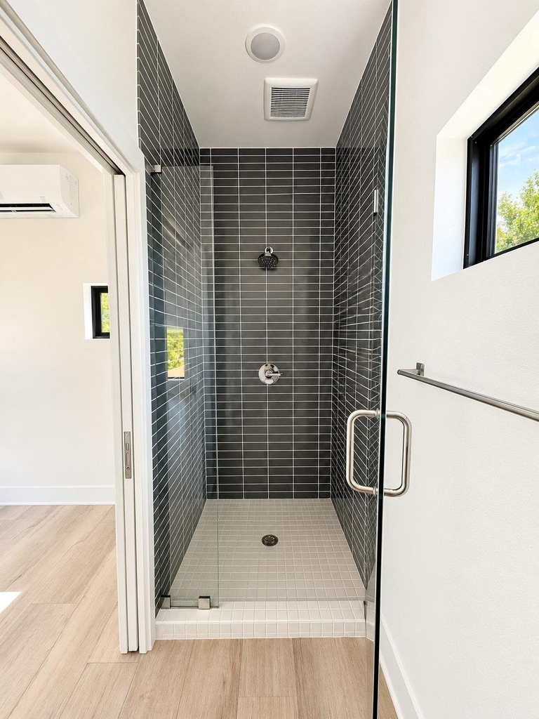 605 E 55th St - Photo 8