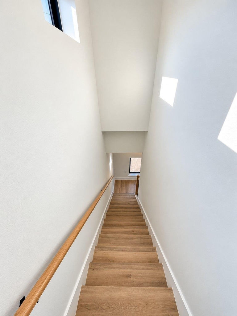 605 E 55th St - Photo 3