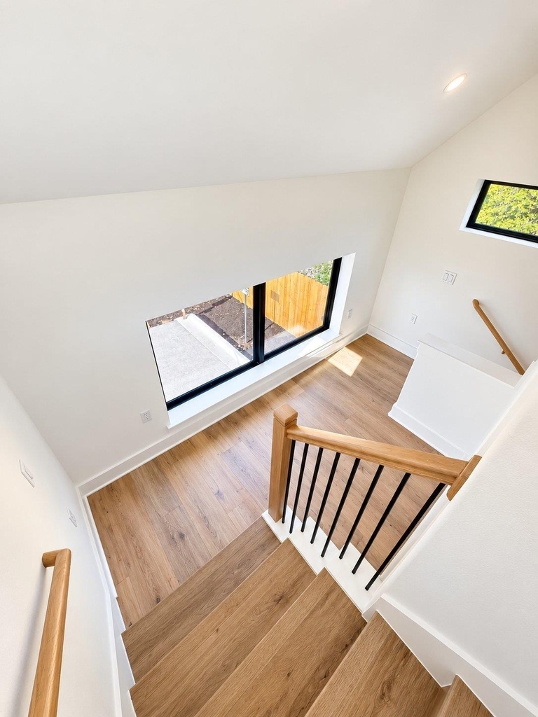605 E 55th St - Photo 4