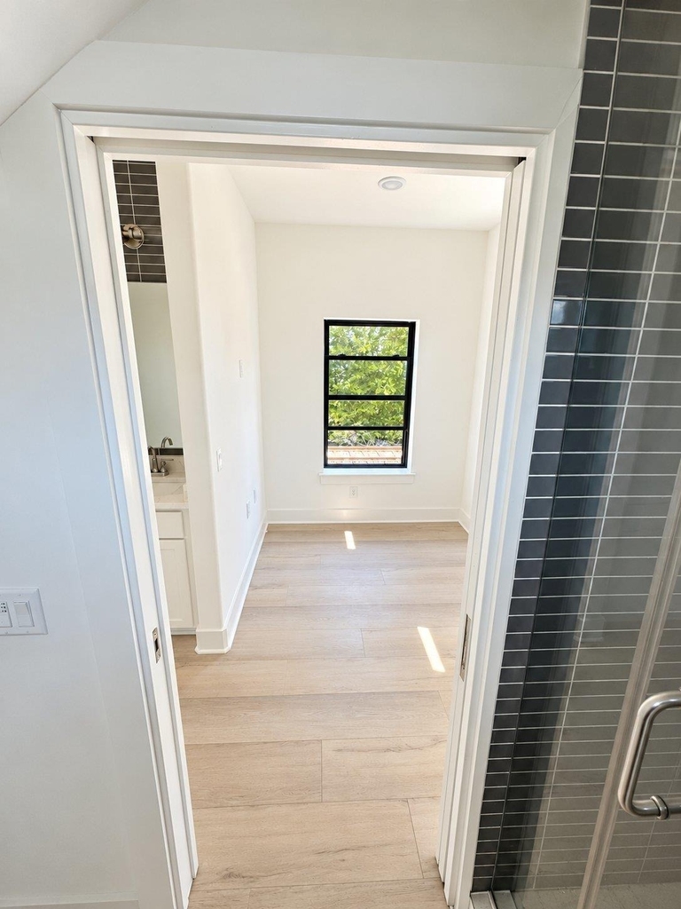 605 E 55th St - Photo 7