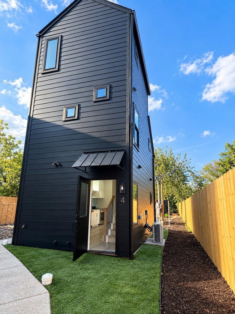 605 E 55th St - Photo 10