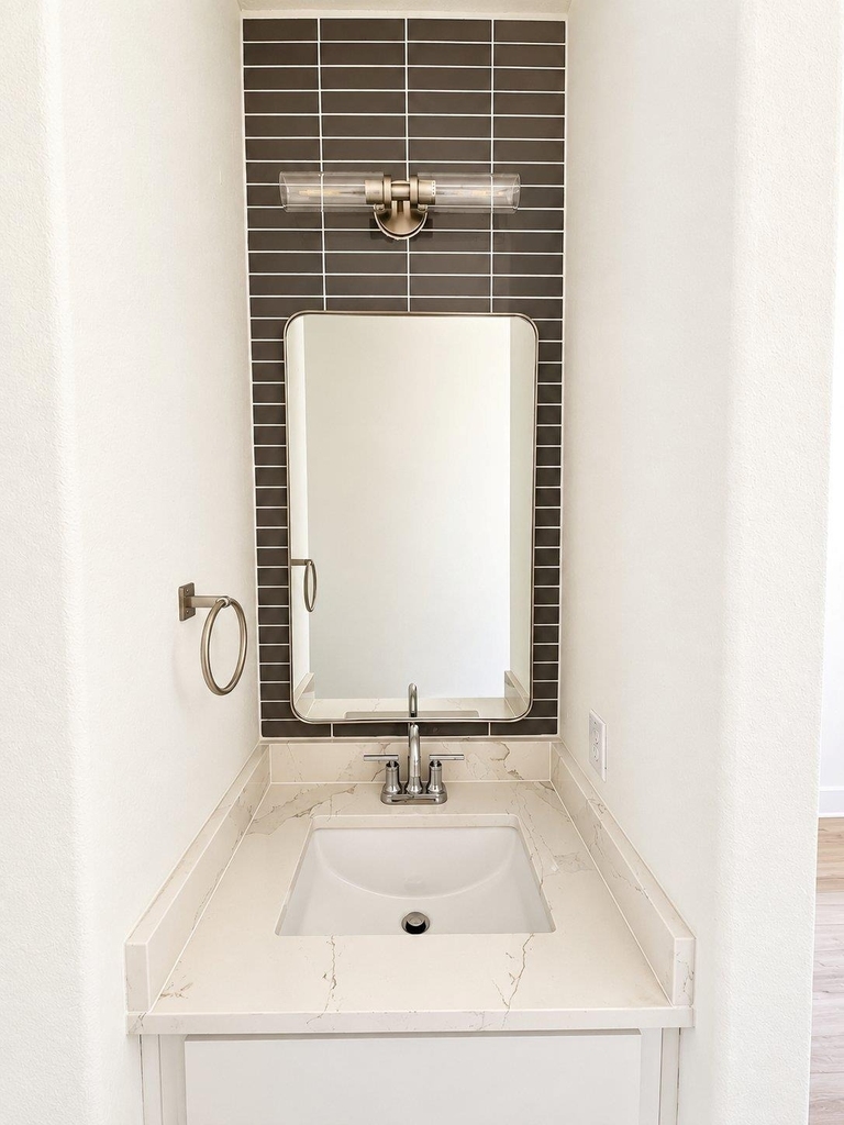 605 E 55th St - Photo 9