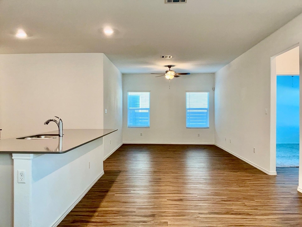 105 Blue Blaze Trl - Photo 2