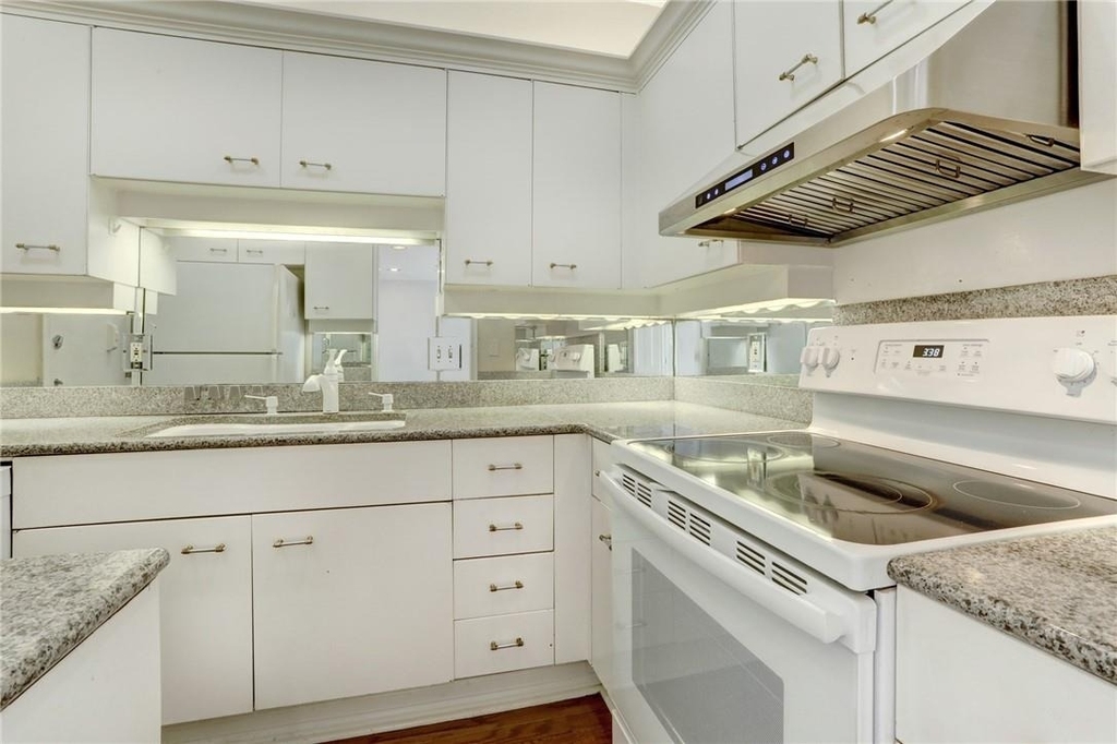1801 Lavaca St - Photo 1