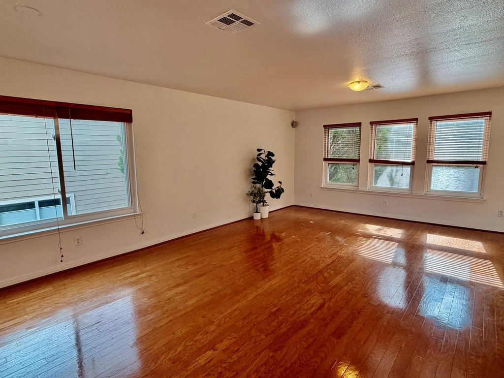 4807 E Oltorf St - Photo 3