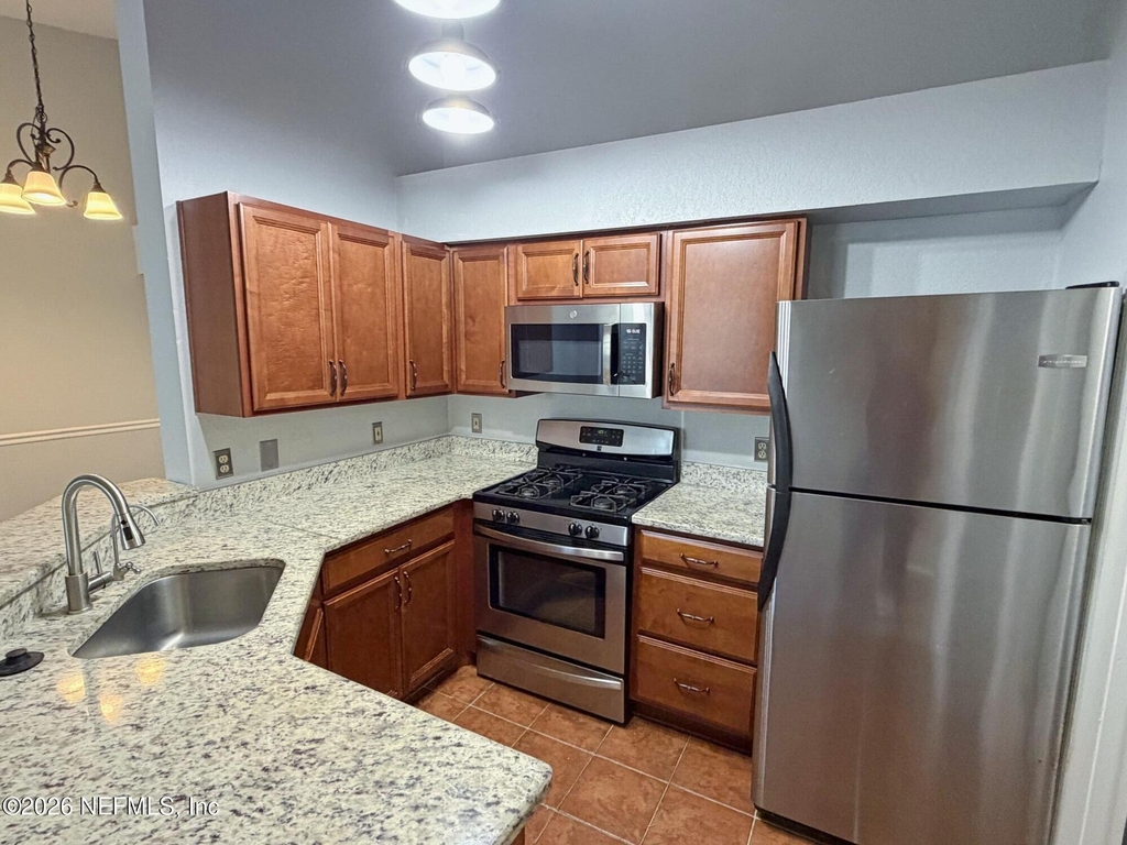 13810 Sutton Park Drive N - Photo 4